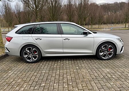 Skoda Octavia 2.0 TSI DSG RS Combi RS Winter+Sommer 19