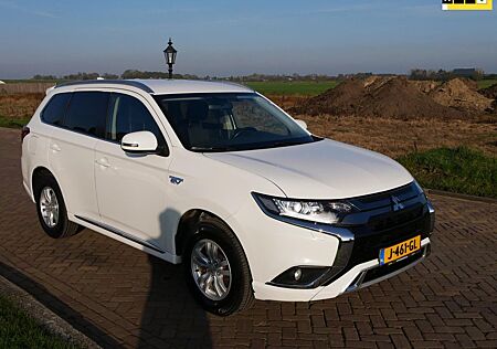 Mitsubishi Outlander 2.4 PHEV Pure klima * 12499 NETTO * 20