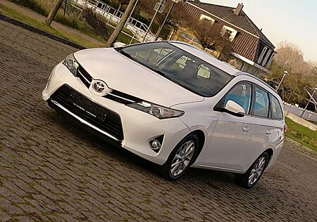 Toyota Auris Touring Sports Life+ TÜV NEU NAVO S-HEFT