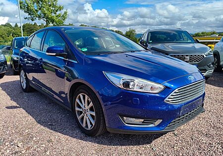 Ford Focus Lim.Titanium *Teilleder*Aut.*67000 Km*Navi