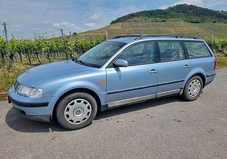 VW Passat Variant Volkswagen 1.6 Basis, wenig km, TÜV 05/2026