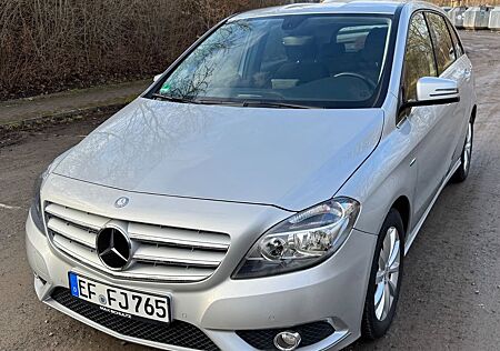 Mercedes-Benz B 180 -