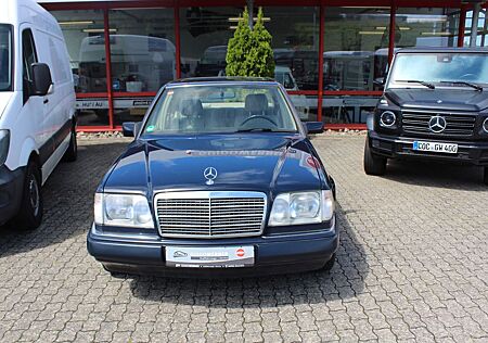 Mercedes-Benz 200 200D