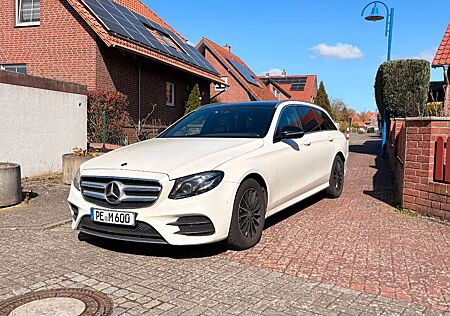 Mercedes-Benz E 220 d 4MATIC T AMG-Line/ Pano/ AHK/ LED