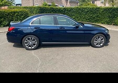 Mercedes-Benz C 180 d -Scheckheftgepflegt