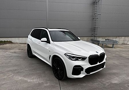 BMW X5 xDrive 30 d M Sport HUD Pano B&W StandH