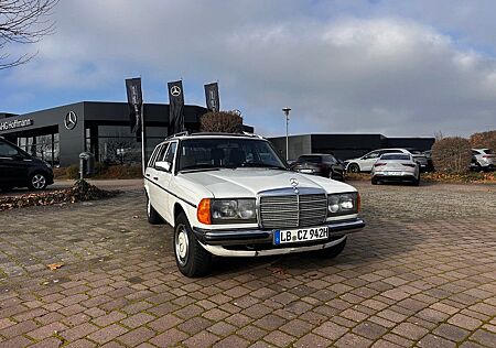 Mercedes-Benz 300 300TD S123 schöner Oldtimer aus 2. Hand