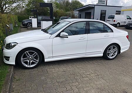 Mercedes-Benz C 250 AVANTGARDE AMG LINE Auto.
