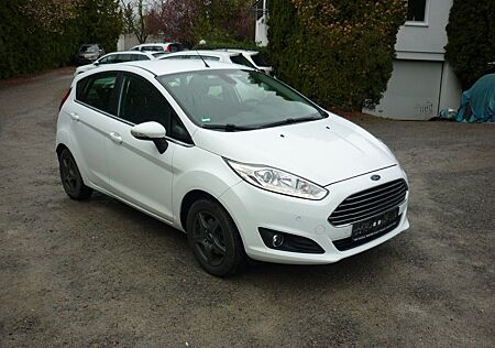 Ford Fiesta Titanium* Kamera* AHK* Klima*