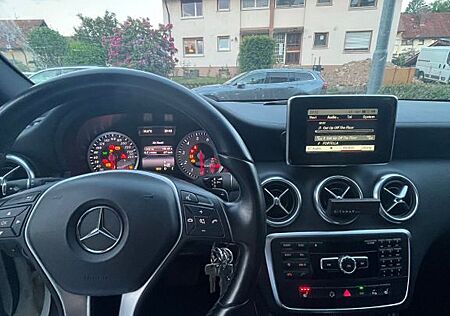 Mercedes-Benz A 180 2Style Edition | Panorama |Automatik | 8-f