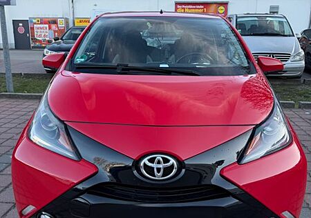 Toyota Aygo (X) Aygo (X) 1,0-l-VVT-i x-play x-play