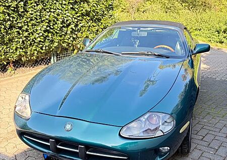 Jaguar XK8 Cabriolet - 2Hd - 10/26 TÜV- Scheckheft