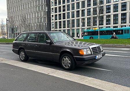 Mercedes-Benz E 300 w124 Kombi (T-Modell) 4-Matic (Allrad)