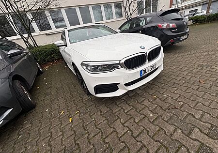 BMW 520d xDrive Touring A - M Paket innen außen