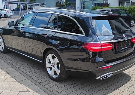 Mercedes-Benz E 220 E 220d-AVNTG+AHK+PANORAM+LEDER+LED+KAM+NAV