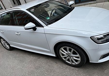 Audi A3 40 e-tron S tronic sport Sportback sport