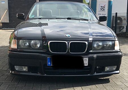 BMW 318i Cabrio M-Paket ab Werk