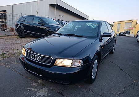 Audi A4 1.8*AHK*TÜV NEU*VIELE NEUTEILE*REP 2000EURO*