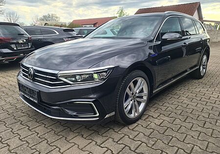 VW Passat Variant Volkswagen Passat Var GTE AHK StHz Cam Keyless Matrix Side