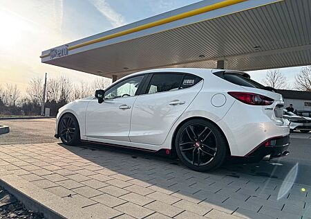 Mazda 3 Center-Line / Sportfahrwerk / Sportauspuff / BBS
