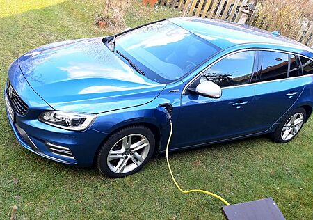Volvo V60 D6 TWIN ENGINE Plug-in-Hybrid; 2 J. Garantie