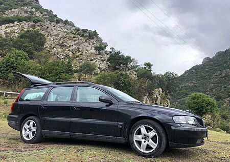 Volvo V70 2.4 AHK 8Fach bereift Ledersitze