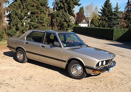 BMW 525 I E28