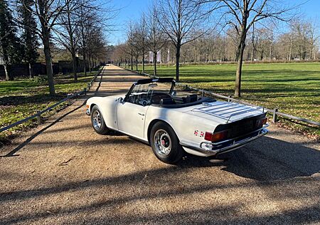 Triumph TR6