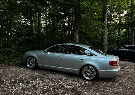 Audi A6 2.4 -