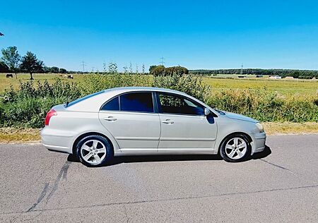 Toyota Avensis Executive 1.8-l-VVT-i / Klima