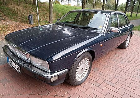 Jaguar XJ40