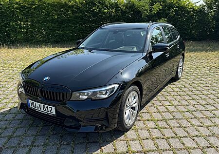 BMW 320d Touring Advantage PANO/DIGITAL/INDIVIDUAL