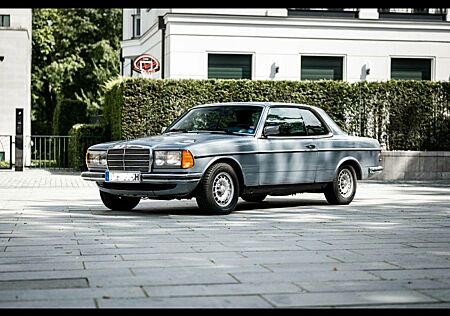 Mercedes-Benz CE 230 W123