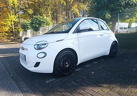 Fiat 500E Limousine ACTION 23,8kWh TÜV/Inspektion NEU