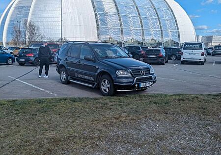 Mercedes-Benz ML 320 -