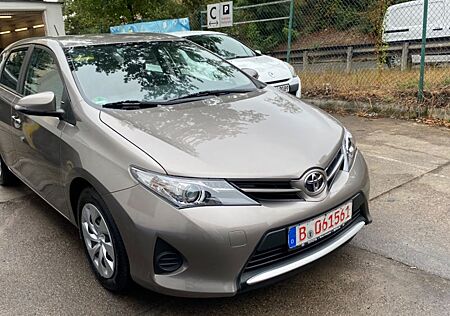 Toyota Auris Cool