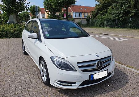 Mercedes-Benz B 220 4MATIC DCT -