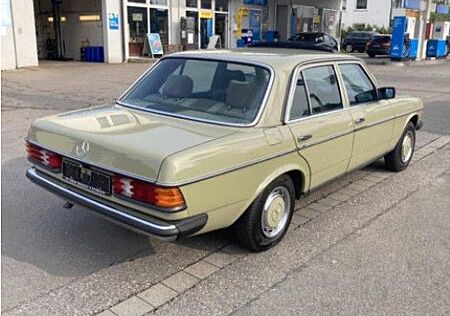 Mercedes-Benz E 230