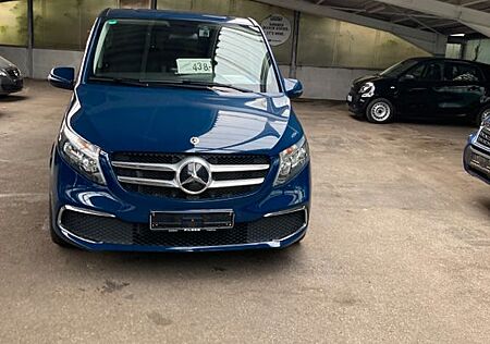 Mercedes-Benz V 220 lang