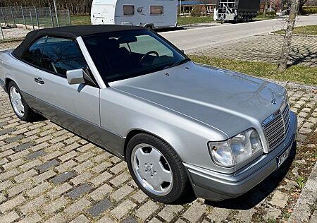 Mercedes-Benz E 220 A124 Cabrio / W124