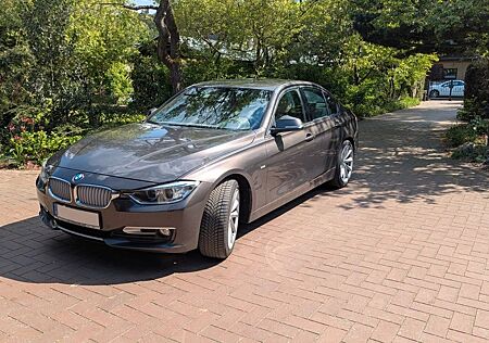 BMW 320d F30 Modern Line, HUD, Leder, Prof Navi, H&K