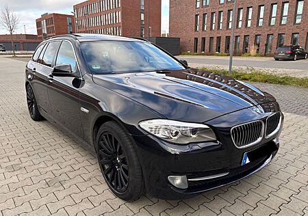 BMW 525d Touring *STANDHEIZUNG*PANO*BI-XENON*