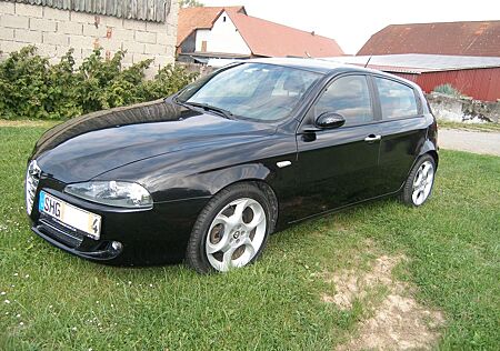 Alfa Romeo 147 Alfa 1.6 TS Leder Sitzh. Alu 17" TÜV neu