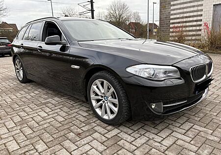 BMW 530d xDrive Touring -Panoram-Dach. Xenon.2 Hand