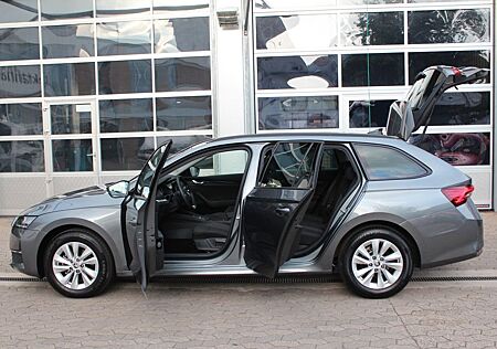 Skoda Octavia Com Selection/LED SHZ PDC/App/>FACELIFT<