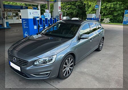 Volvo V60 D6 TWIN ENGINE Plug-in-Hybrid Summum