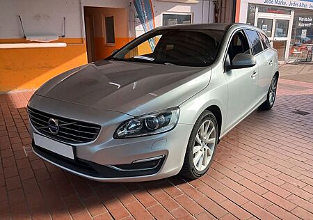 Volvo V60 T5 Momentum (2015) Xenon + Kurvenlicht