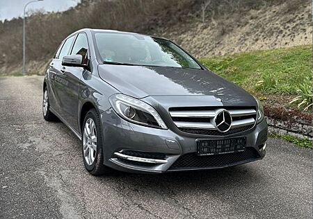Mercedes-Benz B 200 MB Scheckheft*AHK*Navi*Einparkhilfe