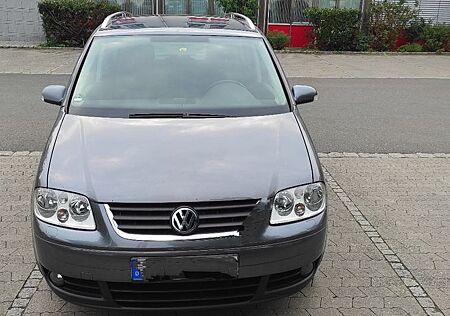 VW Touran Volkswagen 1.4 TSI, 7 Sitze, Schaltw, AHK, Benzin,