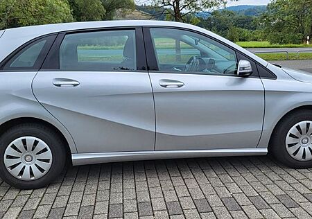 Mercedes-Benz B 180 -